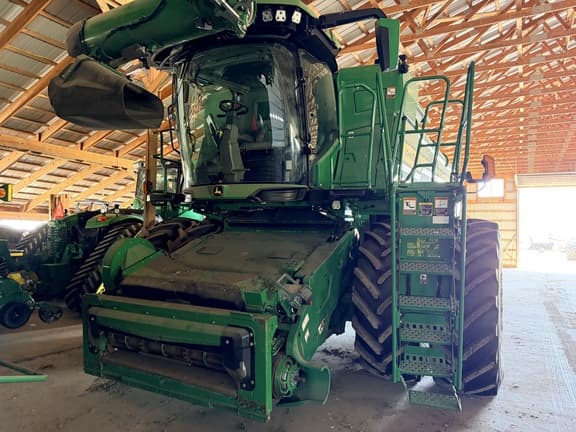 Image of John Deere X9 1000 equipment image 3