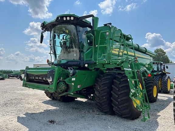 Image of John Deere X9 1100 equipment image 1