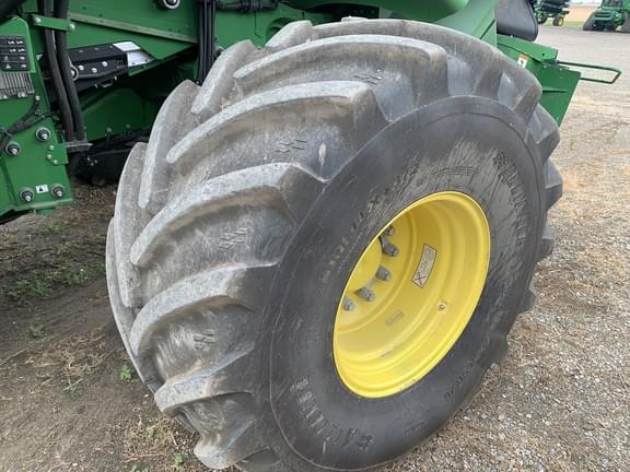 Image of John Deere X9 1100 equipment image 4