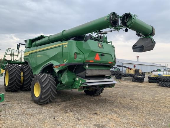 Image of John Deere X9 1100 equipment image 3