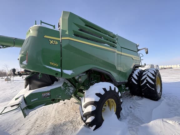 Image of John Deere X9 1100 equipment image 3