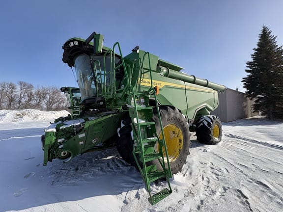 2023 John Deere X9 1100 Equipment Image0