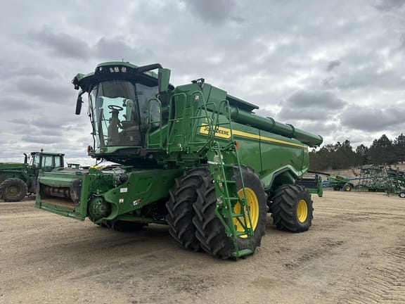 2023 John Deere X9 1100 Equipment Image0