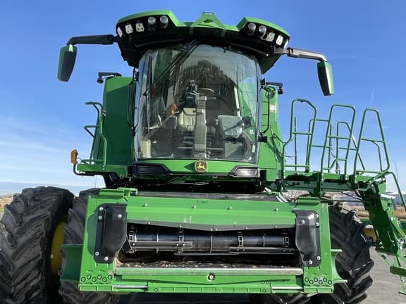 Image of John Deere X9 1100 equipment image 1
