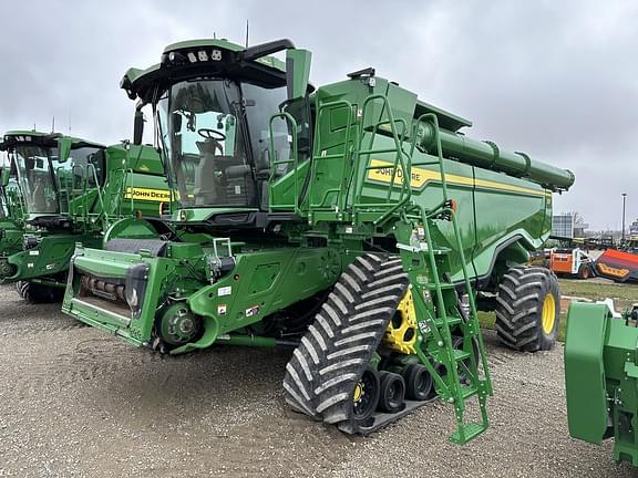 Image of John Deere X9 1100 equipment image 2