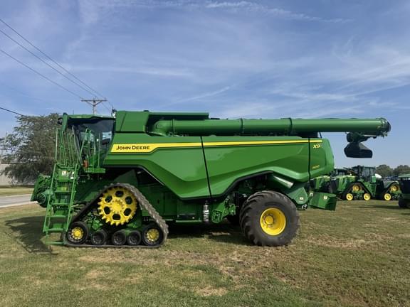 Image of John Deere X9 1100 equipment image 1