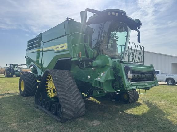 Image of John Deere X9 1100 equipment image 3