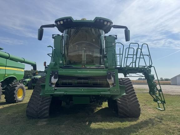 Image of John Deere X9 1100 equipment image 2