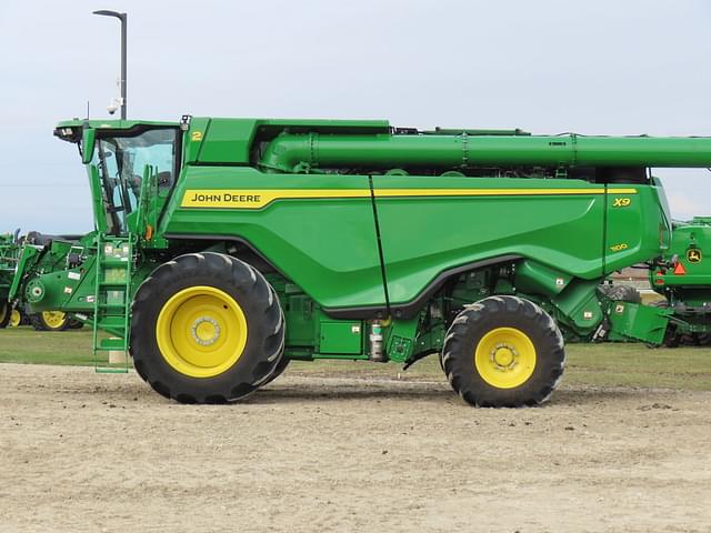 Image of John Deere X9 1100 equipment image 2