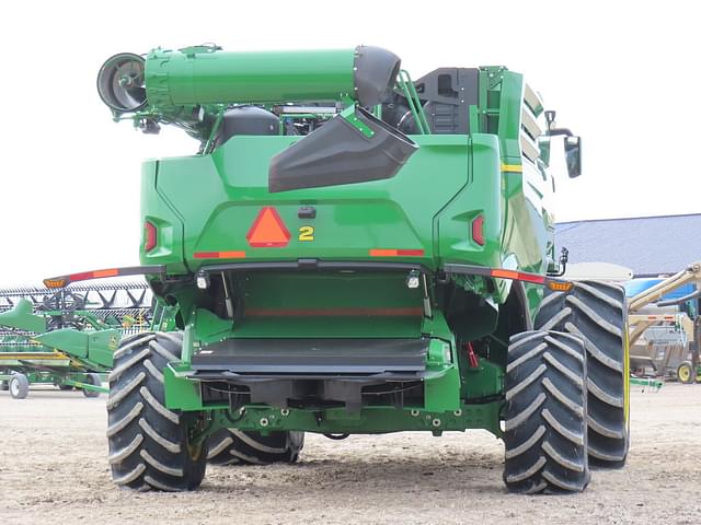 Image of John Deere X9 1100 equipment image 4