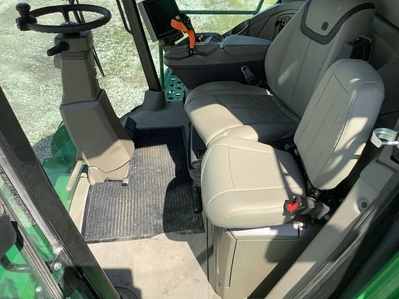 Image of John Deere X9 1100 equipment image 4