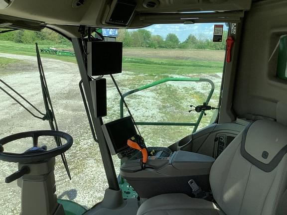 Image of John Deere X9 1100 equipment image 3