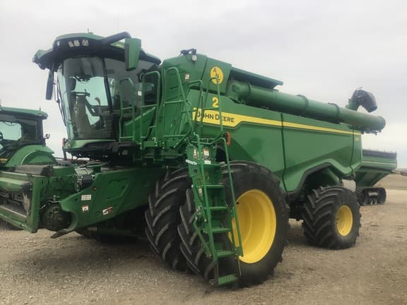 Image of John Deere X9 1100 equipment image 4