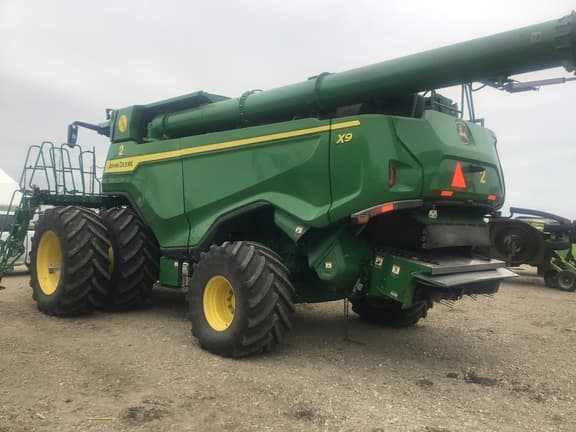 Image of John Deere X9 1100 equipment image 2