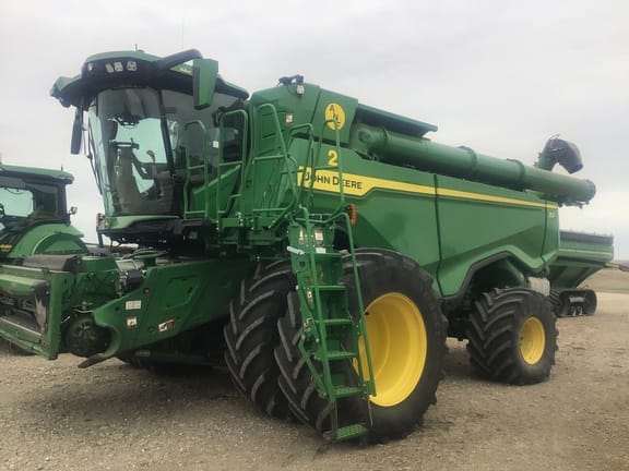 2023 John Deere X9 1100 Equipment Image0