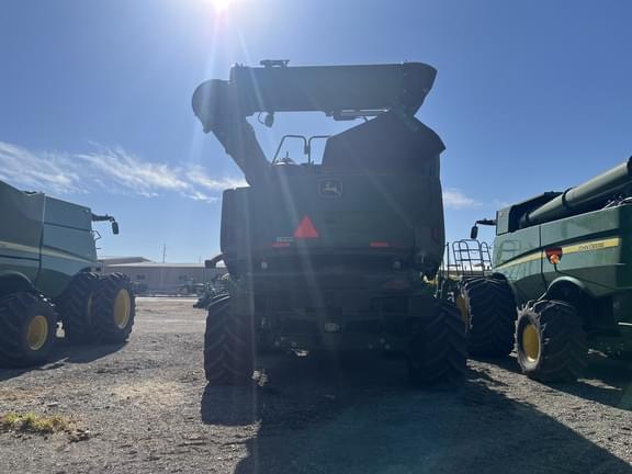 Image of John Deere X9 1100 equipment image 4