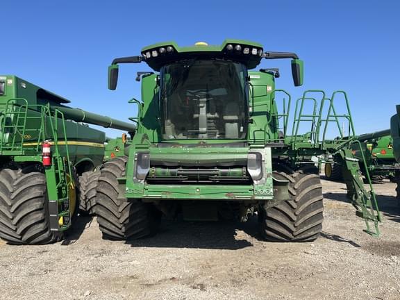 Image of John Deere X9 1100 equipment image 1