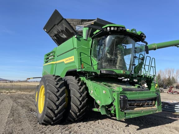 Image of John Deere X9 1100 equipment image 1