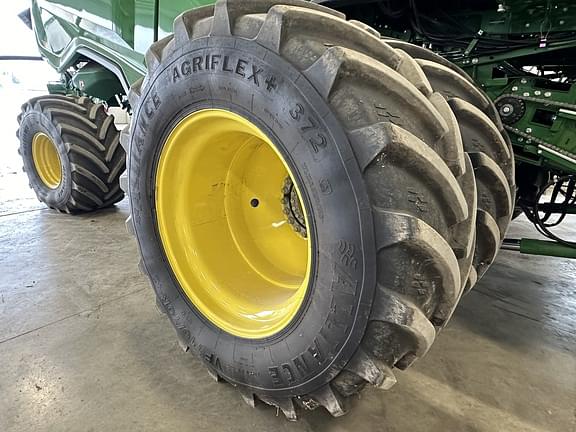 Image of John Deere X9 1100 equipment image 3