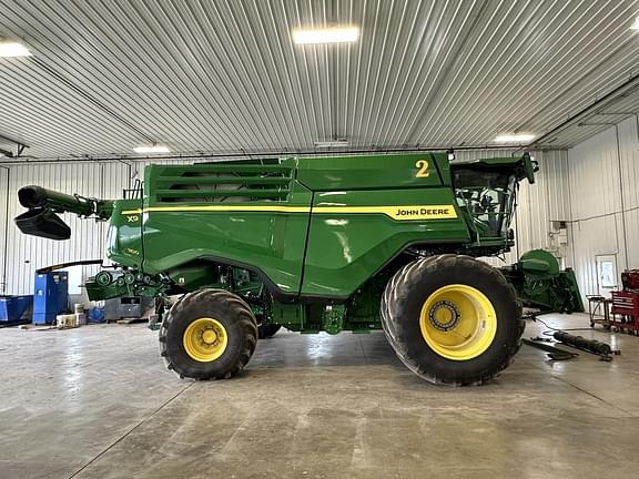 Image of John Deere X9 1100 equipment image 2