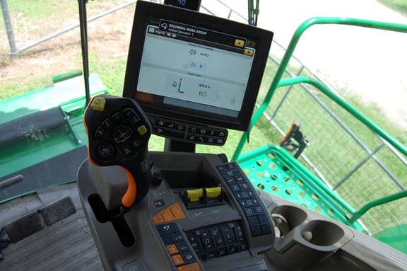 Image of John Deere X9 1100 equipment image 4