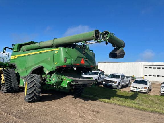Image of John Deere X9 1100 equipment image 3