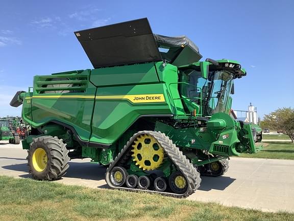 Image of John Deere X9 1100 equipment image 3