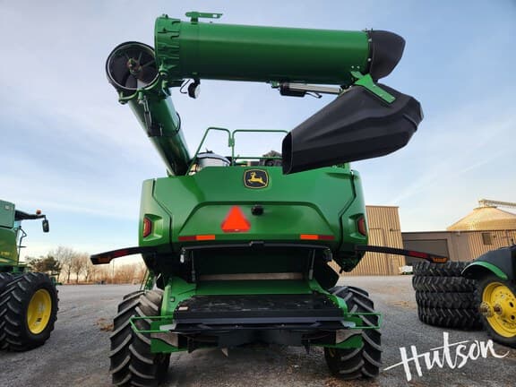 Image of John Deere X9 1100 equipment image 2