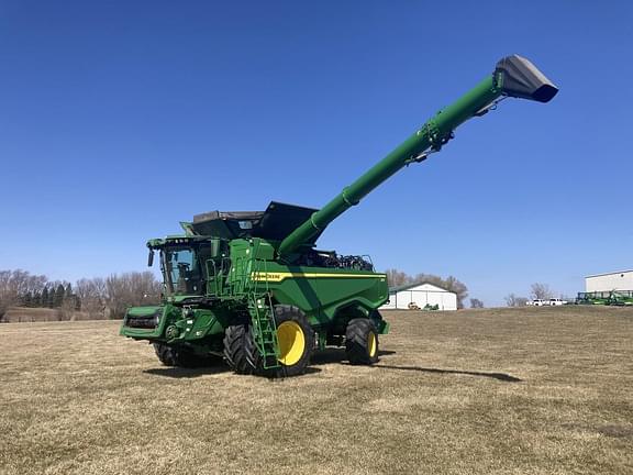 Image of John Deere X9 1100 equipment image 4