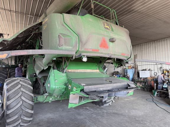 Image of John Deere X9 1100 equipment image 4