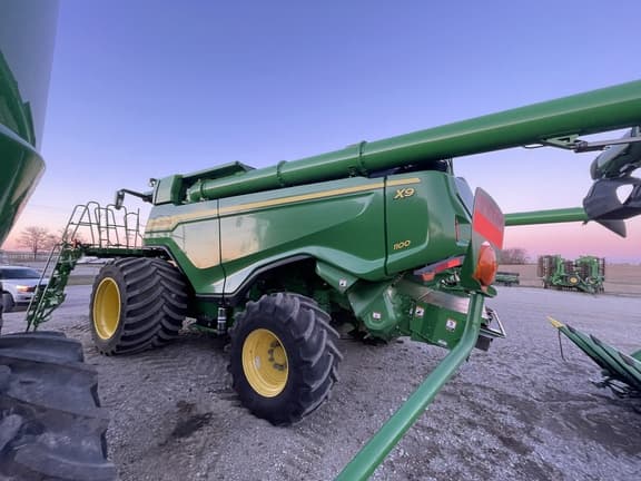 Image of John Deere X9 1100 equipment image 2