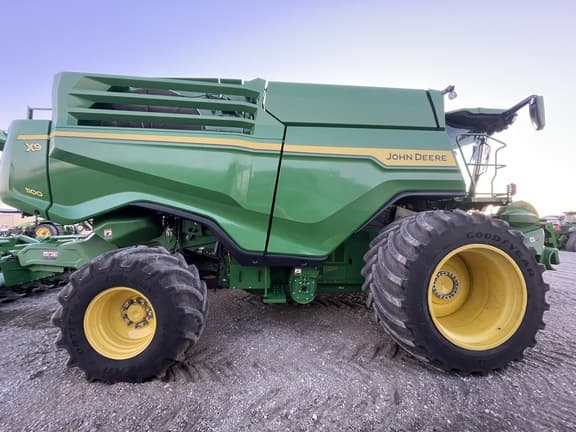Image of John Deere X9 1100 equipment image 3
