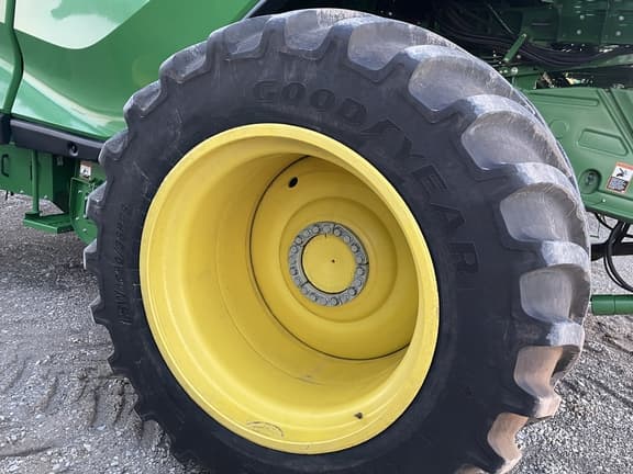 Image of John Deere X9 1100 equipment image 4