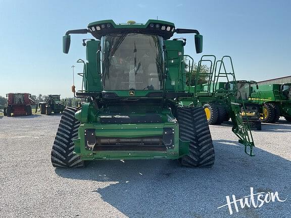 Image of John Deere X9 1100 equipment image 3