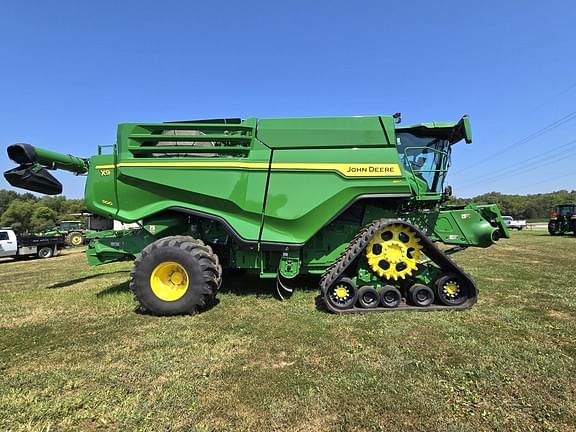 Image of John Deere X9 1100 equipment image 4