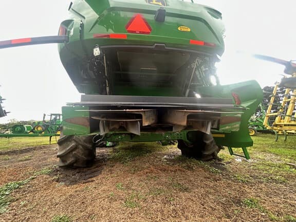 Image of John Deere X9 1100 equipment image 4