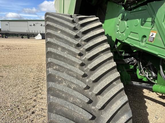 Image of John Deere X9 1100 equipment image 4