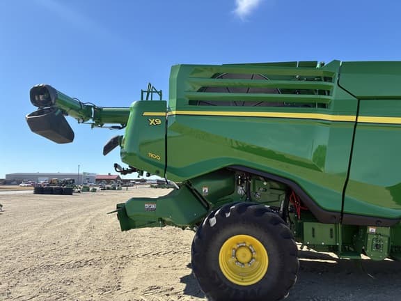 Image of John Deere X9 1100 equipment image 4