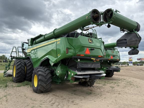 Image of John Deere X9 1100 equipment image 3