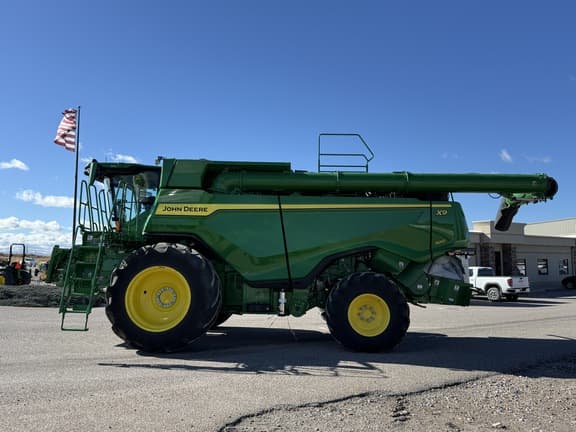 Image of John Deere X9 1100 equipment image 1