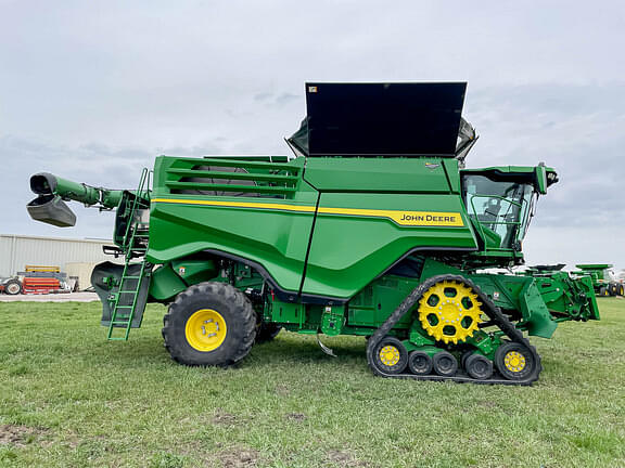 Image of John Deere X9 1100 equipment image 3