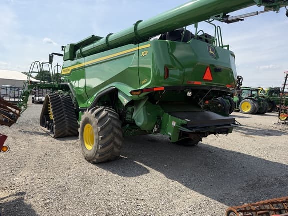 Image of John Deere X9 1100 equipment image 3