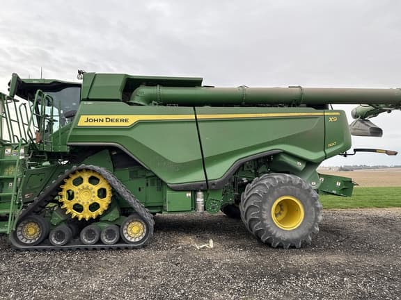 Image of John Deere X9 1100 equipment image 1