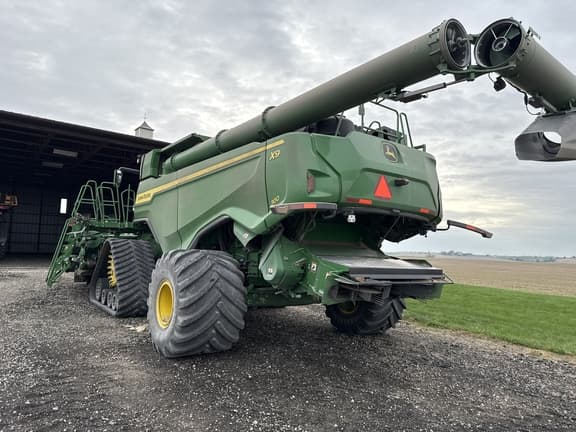 Image of John Deere X9 1100 equipment image 2