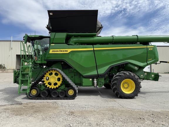 Image of John Deere X9 1100 equipment image 2