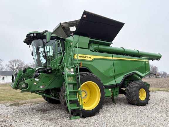 2023 John Deere X9 1100 Equipment Image0