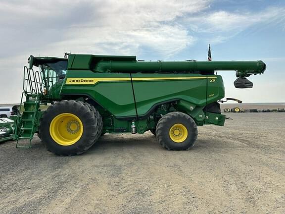 Image of John Deere X9 1100 equipment image 1