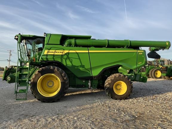 Image of John Deere X9 1100 equipment image 2