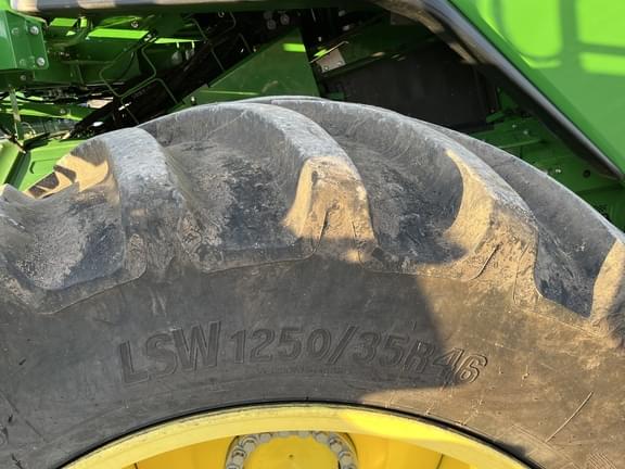 Image of John Deere X9 1100 equipment image 3