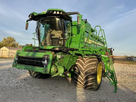 Image of John Deere X9 1100 equipment image 1